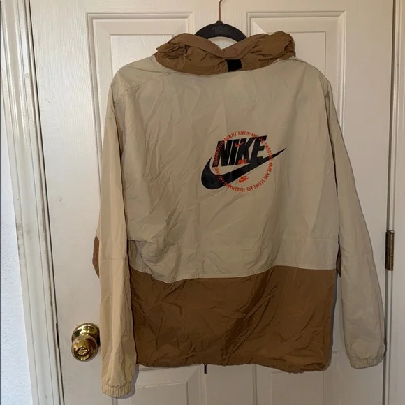 Nike packable jacket - Picture 3 of 8